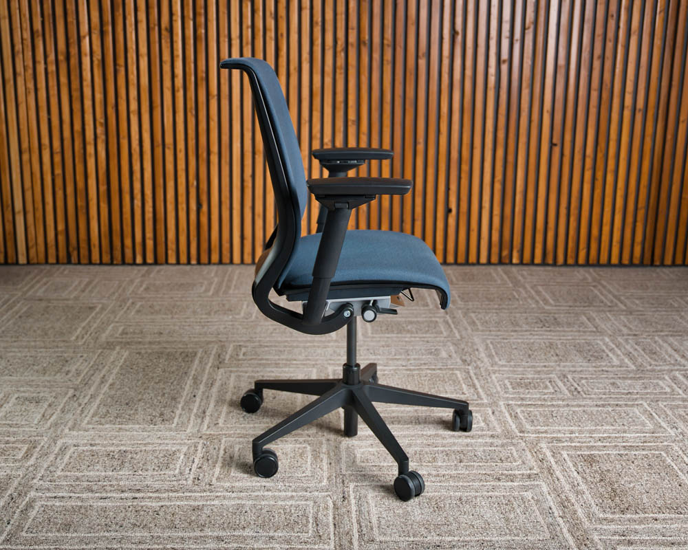 Pre-Owned Steelcase Think V2 - Image 2
