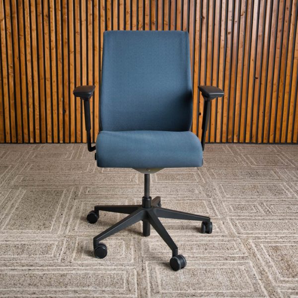 Pre-Owned Steelcase Think V2