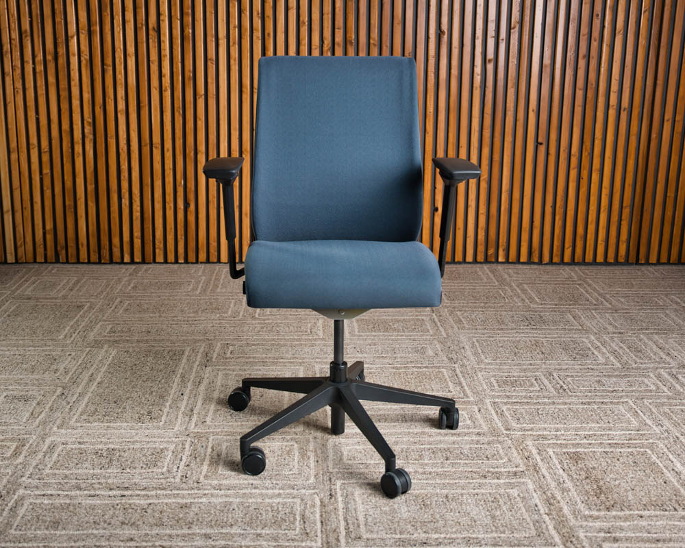 Pre-Owned Steelcase Think V2